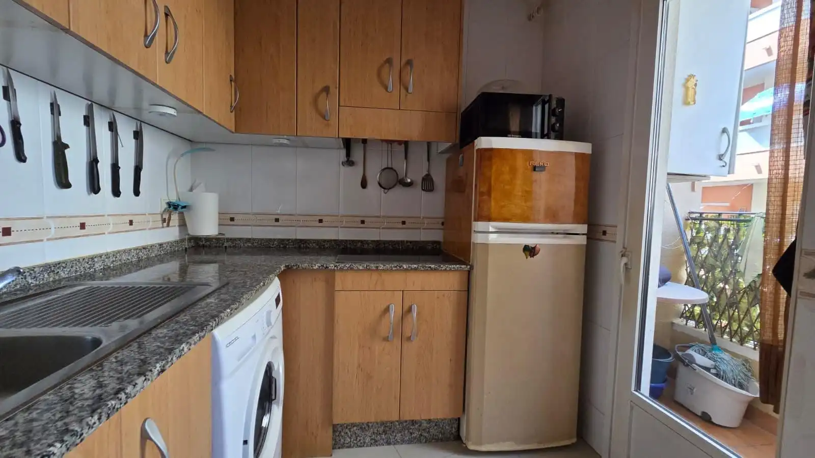 Cuina de Apartament en venda en Torrevieja amb Terrassa, Moblat i Balcó