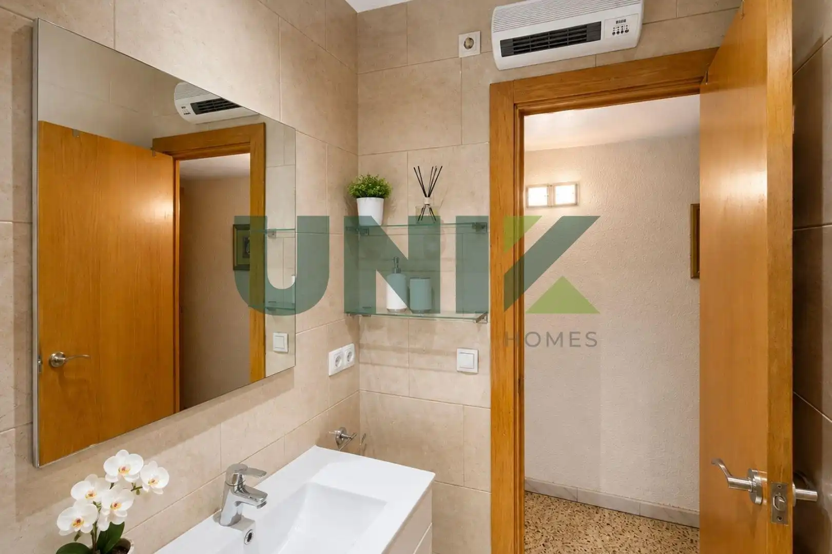 Badezimmer von Wohnung zum Verkauf in Barcelona mit Klimaanlage und Terrasse