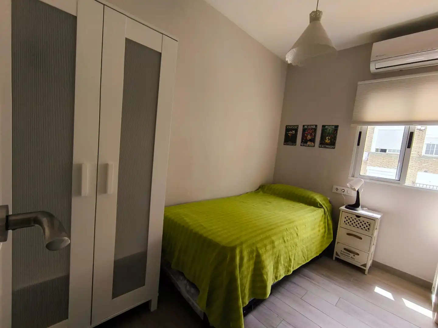 Habitación de Piso de alquiler en Sevilla con Aire acondicionado, Calefacción y Amueblado