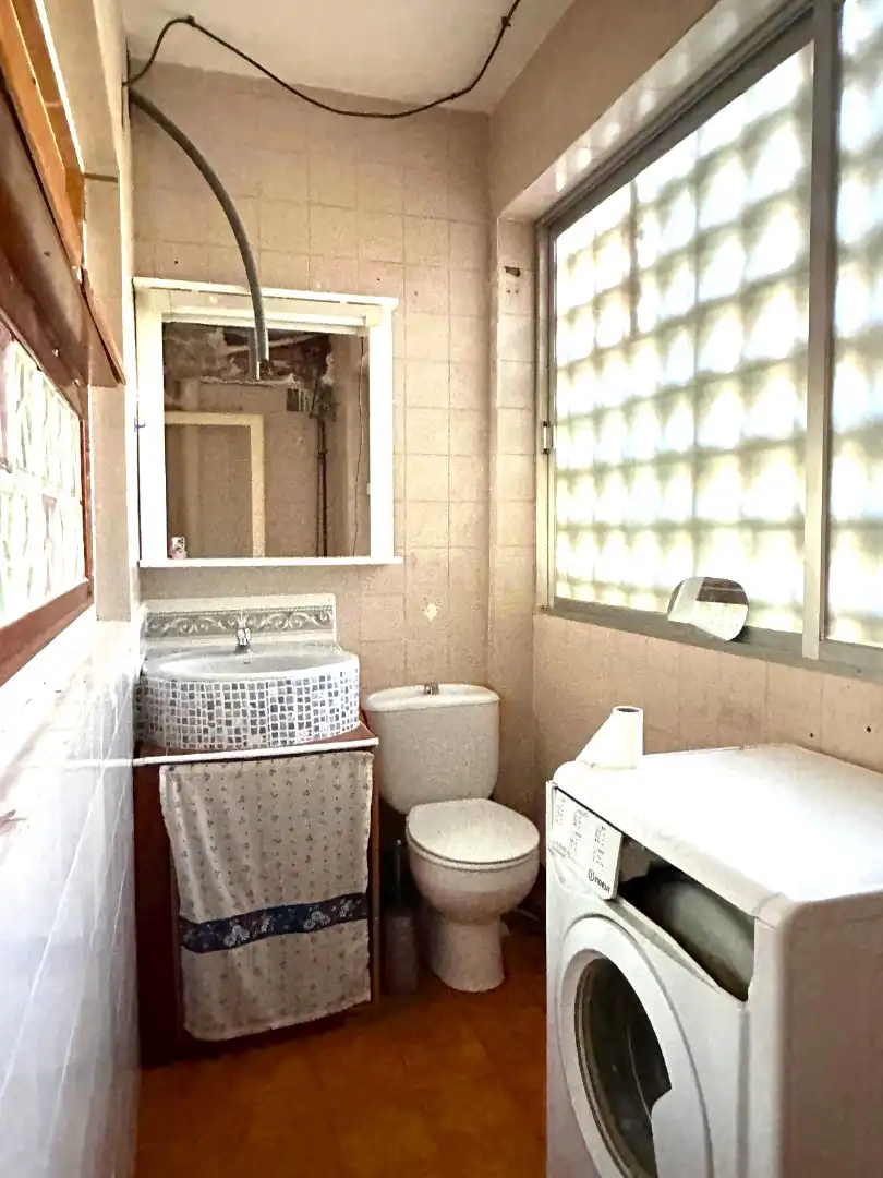 Baño de Casa adosada en venta en Botarell con Jardín privado, Parquet y Amueblado