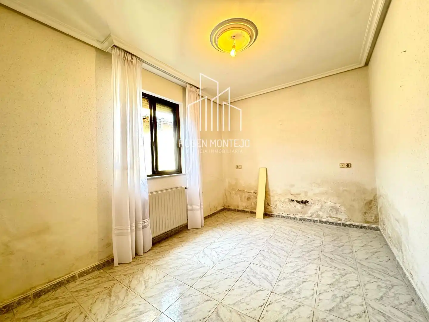Casa adosada en venta en Gomecello con Calefacción, Terraza y Trastero