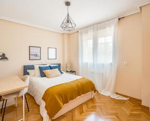 Dormitori de Apartament per a compartir en  Madrid Capital amb Forn, Rentadora i Microones