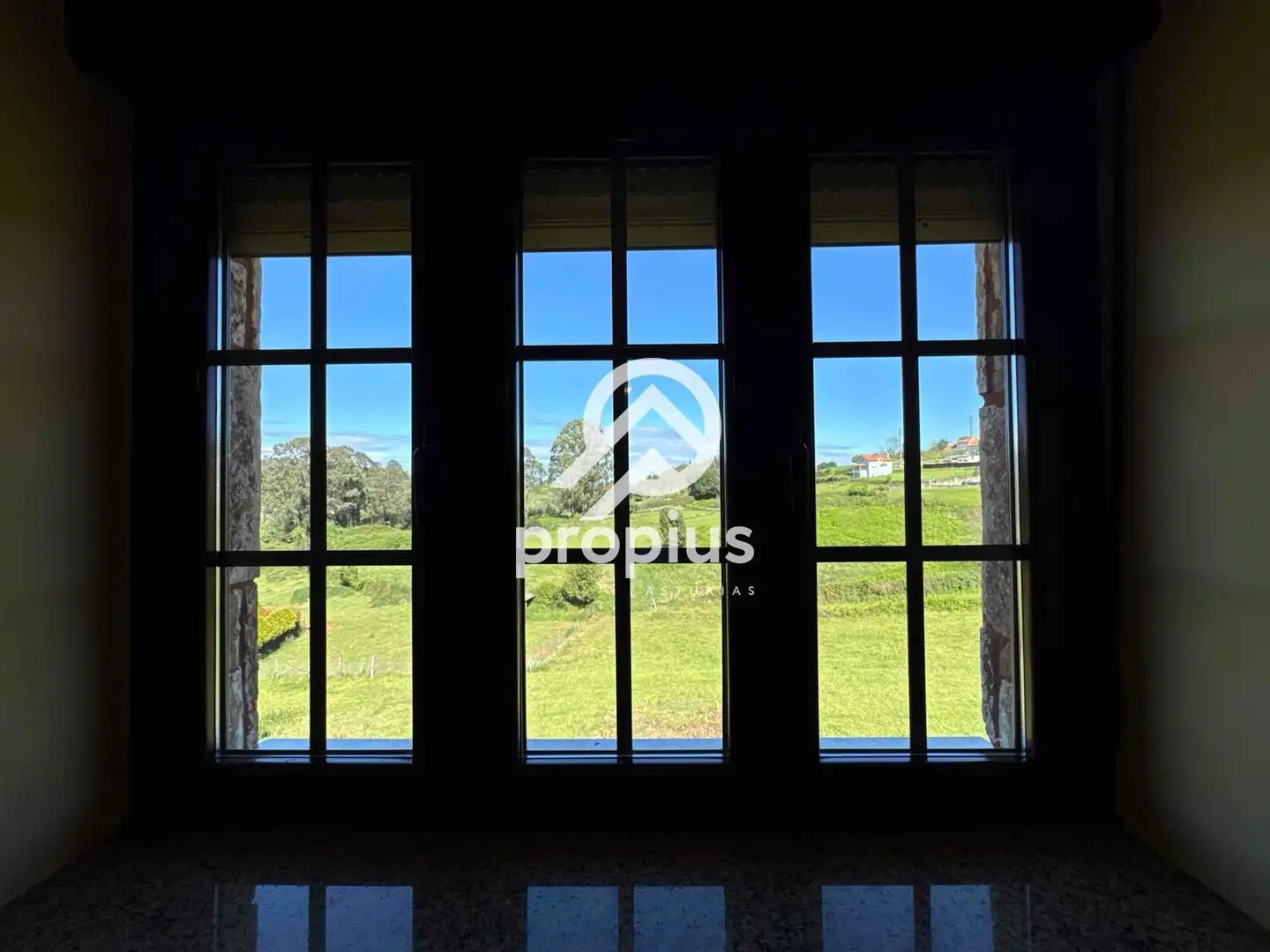Vista exterior de Casa o chalet en venta en Avilés con Calefacción, Jardín privado y Parquet