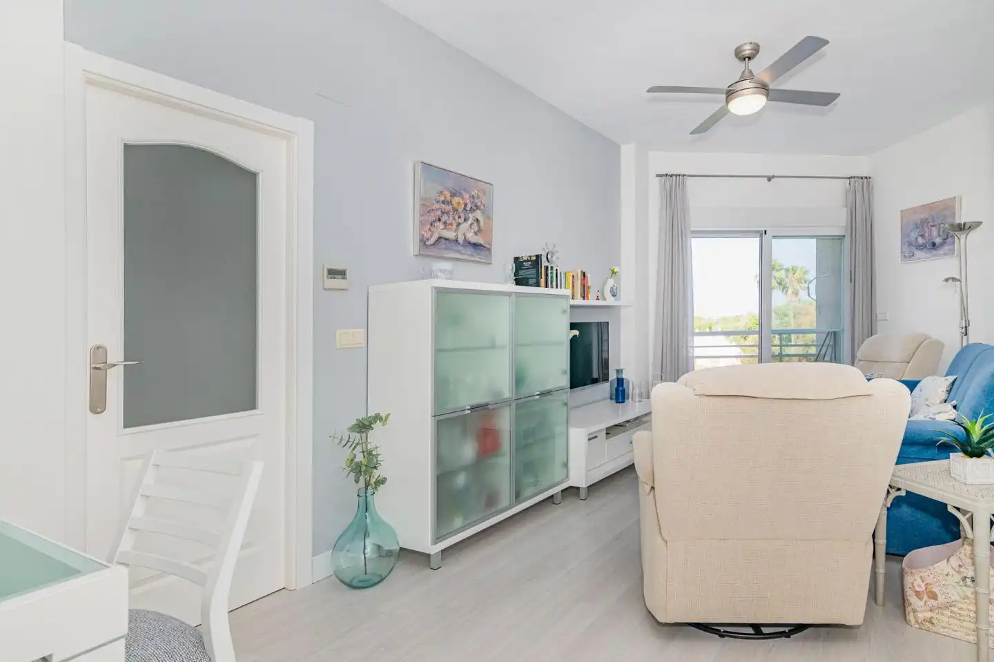Sala de estar de Piso en venta en Motril con Terraza y Piscina comunitaria