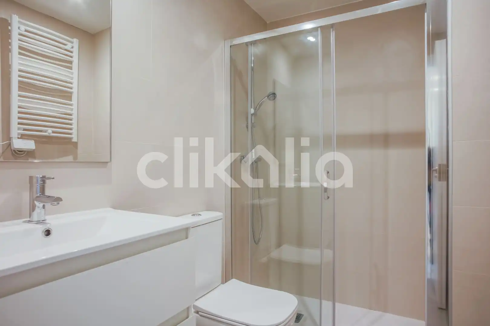 Badezimmer von Wohnung zur Miete in Getafe mit Klimaanlage und Heizung