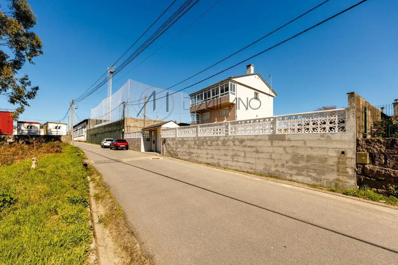 Vista exterior de Casa o chalet en venta en Vigo  con Calefacción, Jardín privado y Parquet