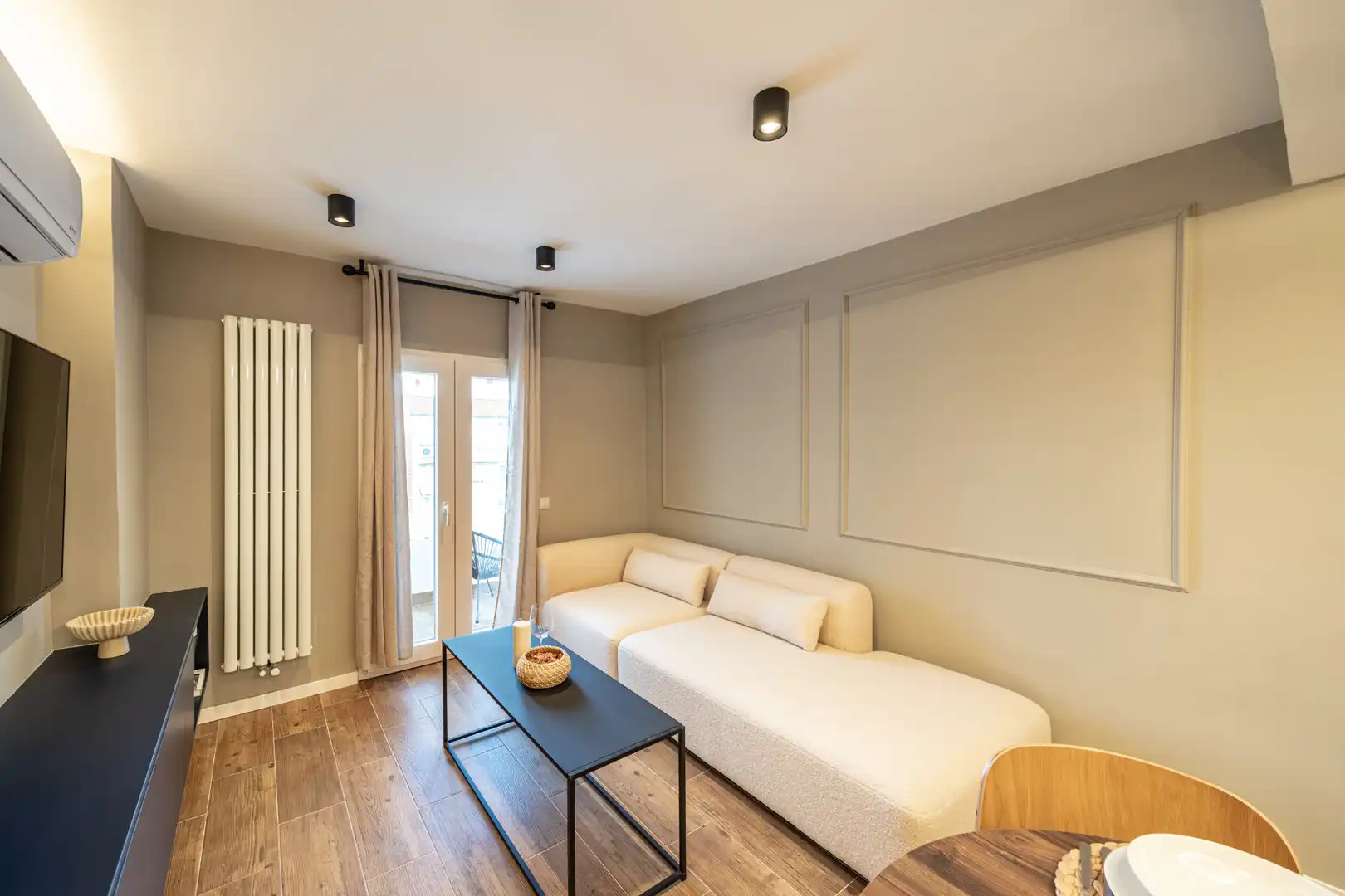 Living room of Flat for sale in  Madrid Capital  with Air Conditioner, Heating and Furnished