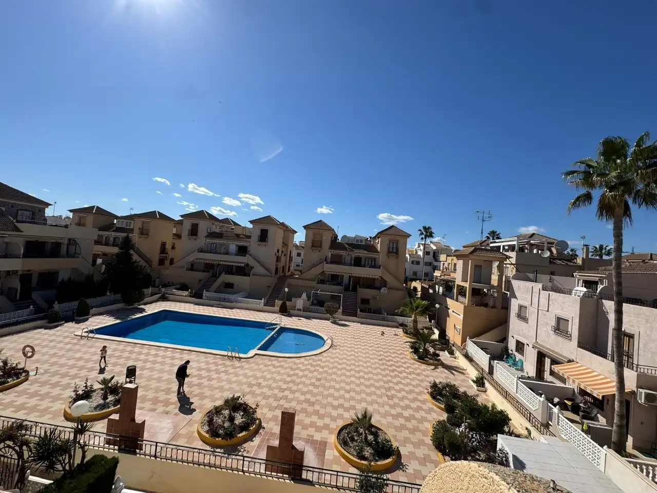 Vista exterior de Casa adosada en venda en Torrevieja amb Terrassa, Forn i Balcó