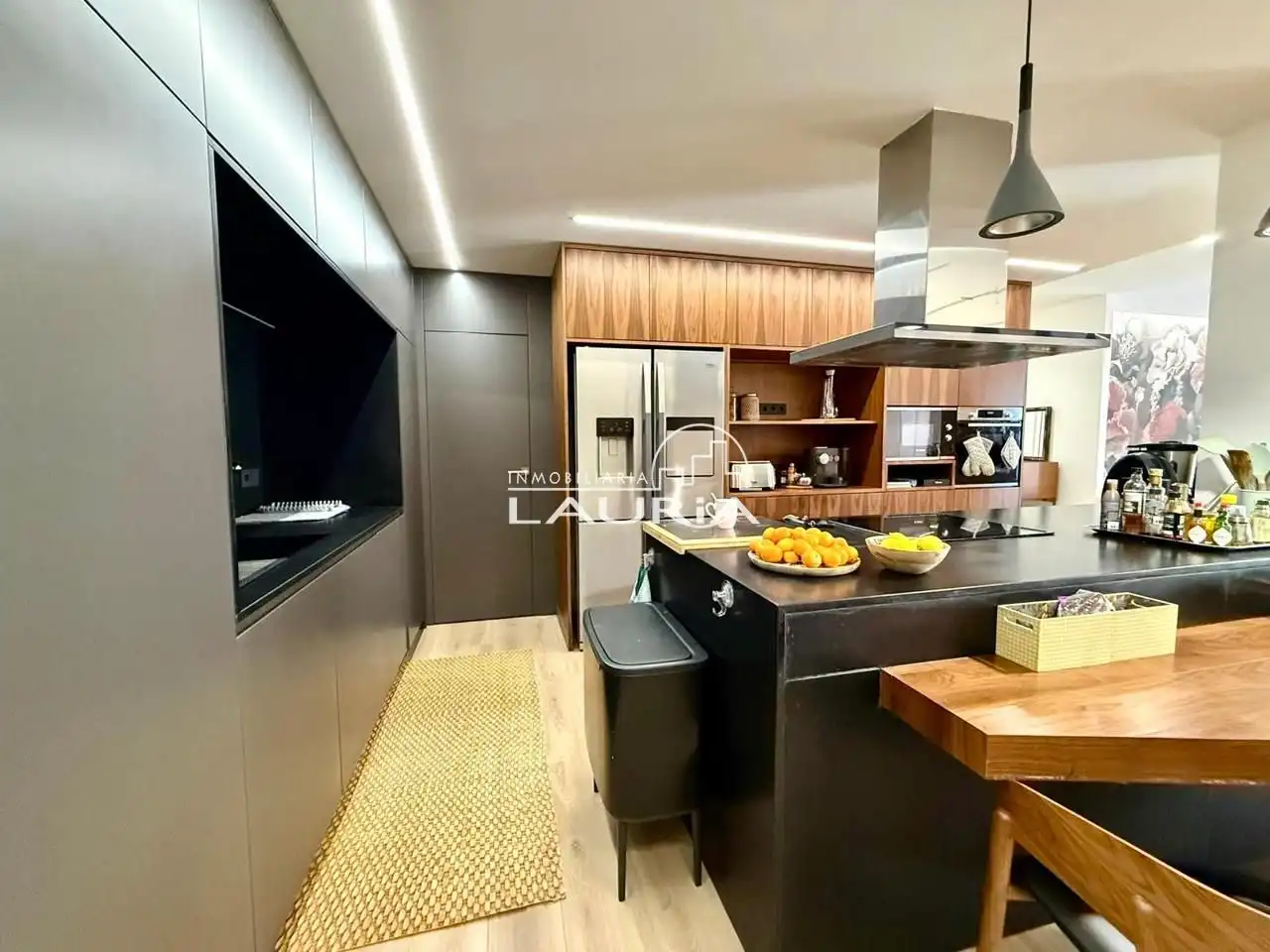 Kitchen of Flat for rent in Valencia  with Air Conditioner, Parquet flooring and Furnished