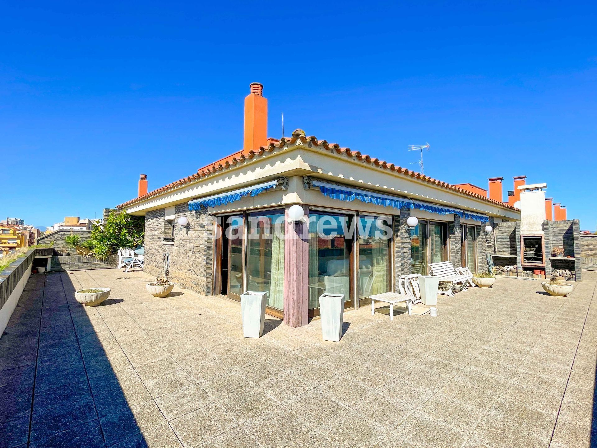 Attic for sale in Figueres  with Air Conditioner and Heating