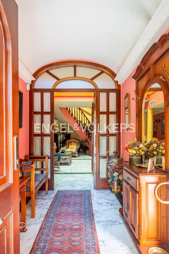 Houses for sale in Sevilla  with Air Conditioner, Heating and Private garden
