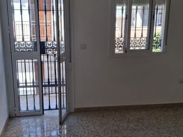 Piso con balcón en venta en Calle San Sebastián 32