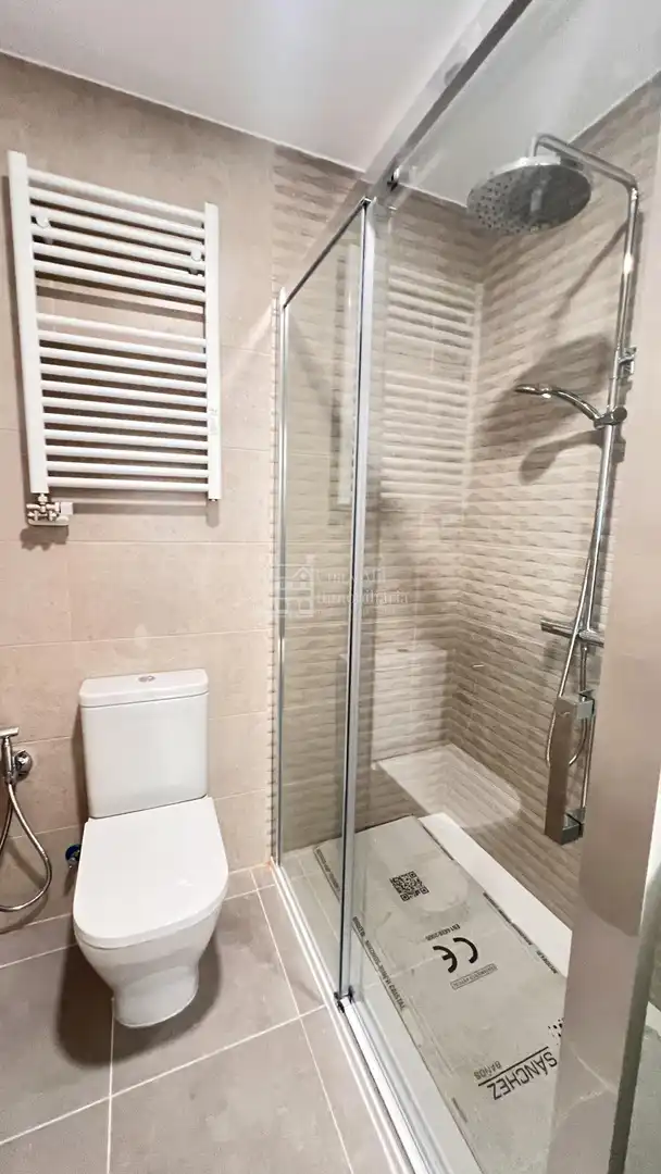 Badezimmer von Wohnung zur Miete in Salamanca mit Heizung, Terrasse und Balkon