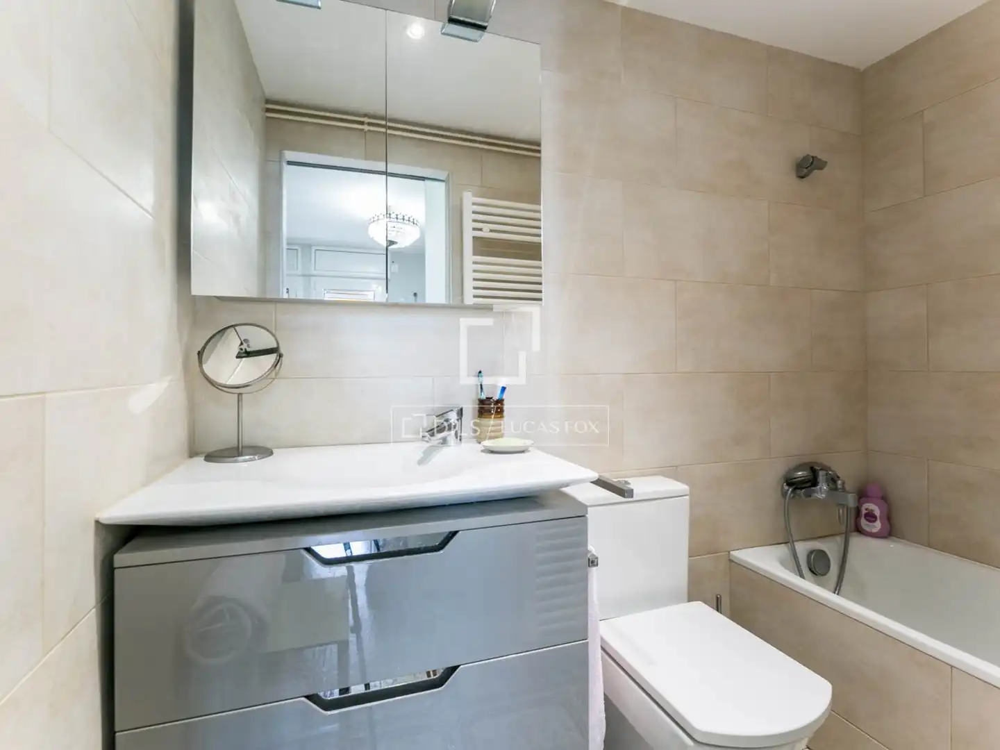 Badezimmer von Wohnung zum Verkauf in Castelldefels mit Heizung, Privatgarten und Terrasse