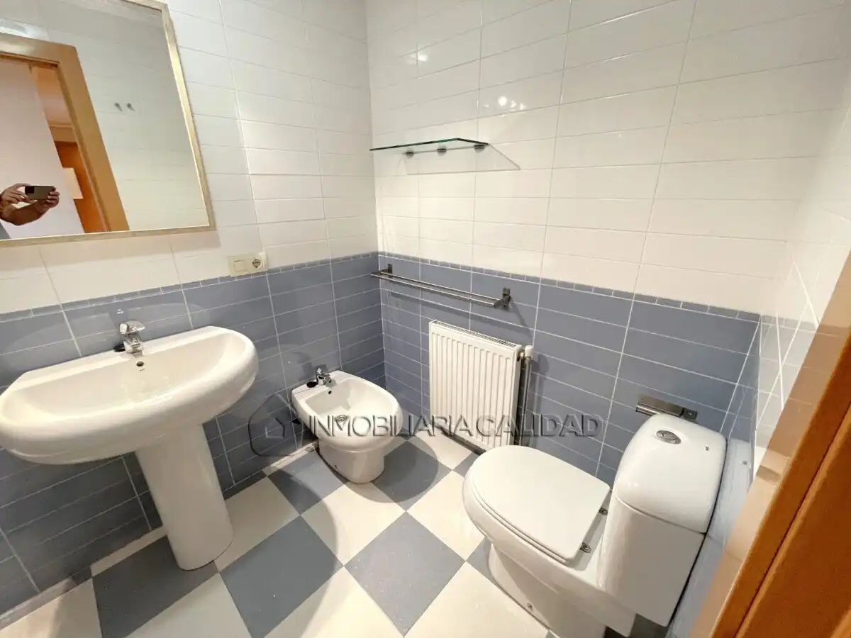 Bathroom of Flat for rent in Burgos  with Heating, Terrace and Storage room