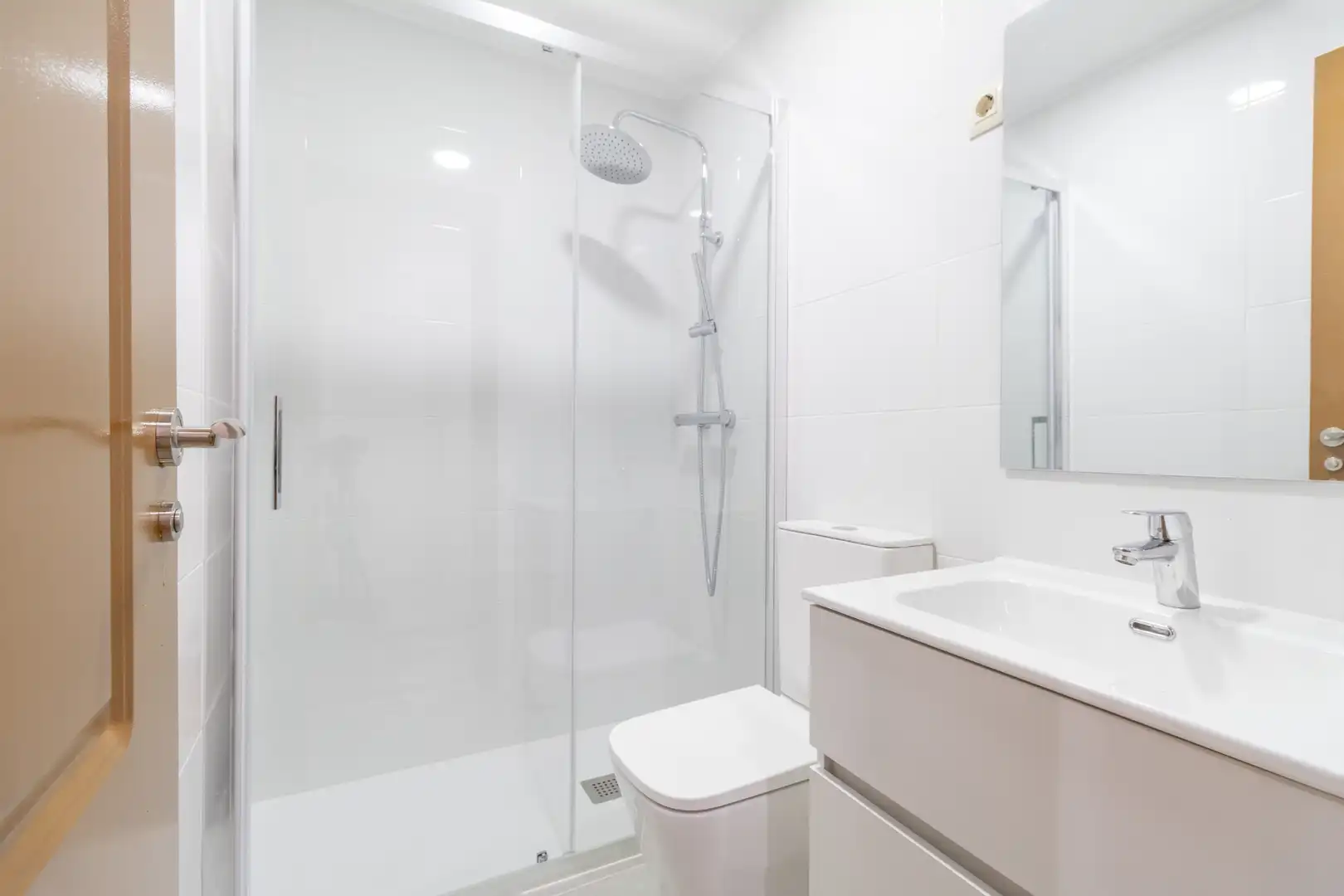 Bathroom of Flat for share in Universidad