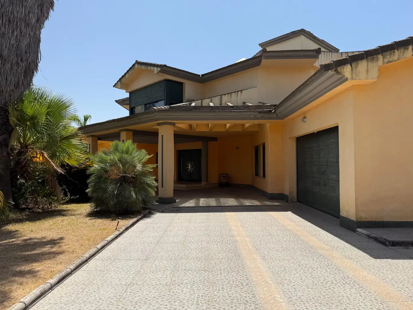Vista exterior de Casa o chalet en venta en Gelves con Aire acondicionado, Jardín privado y Terraza