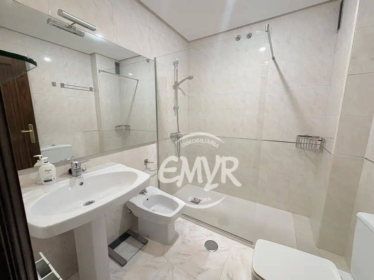 Badezimmer von Wohnung zum Verkauf in Zamora Capital  mit Heizung, Parkett und Abstellraum