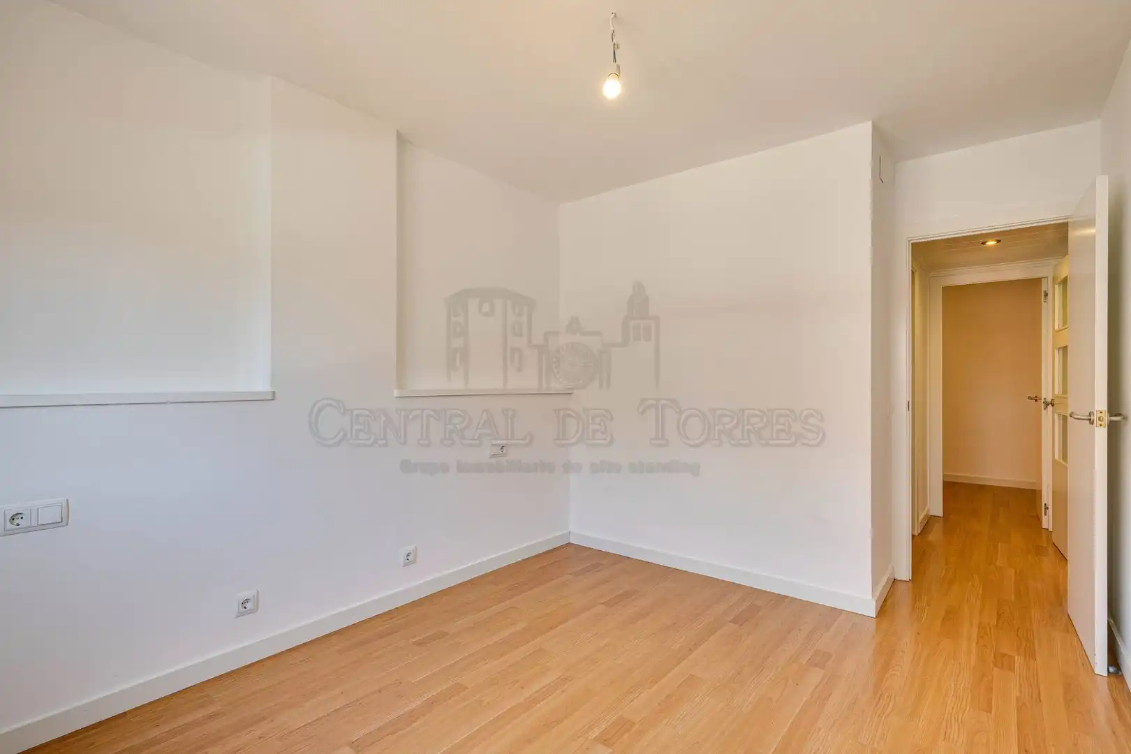 Bedroom of Flat for sale in Sant Cugat del Vallès  with Heating, Parquet flooring and Terrace