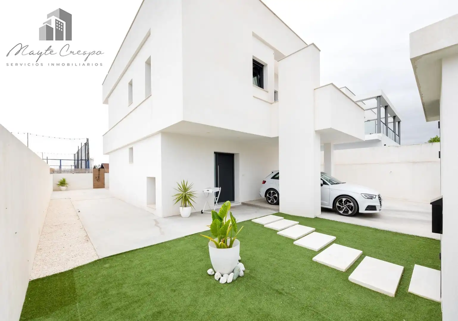 Vista exterior de Casa o chalet en venta en La Zubia con Terraza y Piscina
