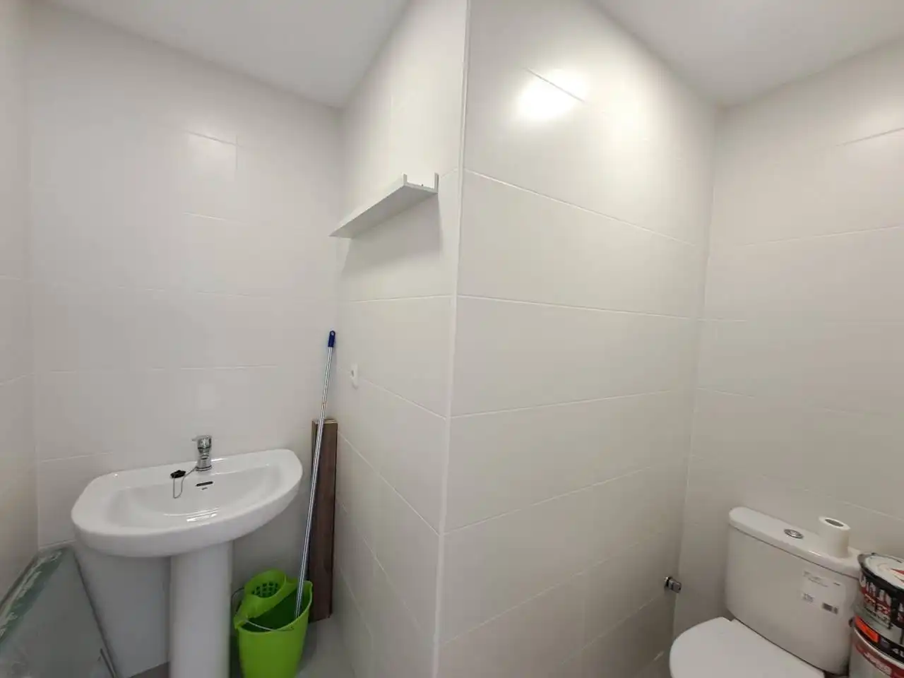 Bathroom of Commercial properties for rent in Burgos