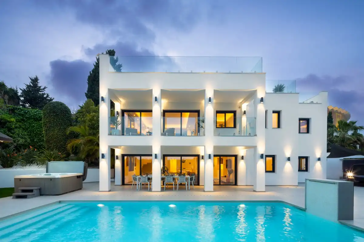 Villa con terrazza in vendita a Nueva Andalucía