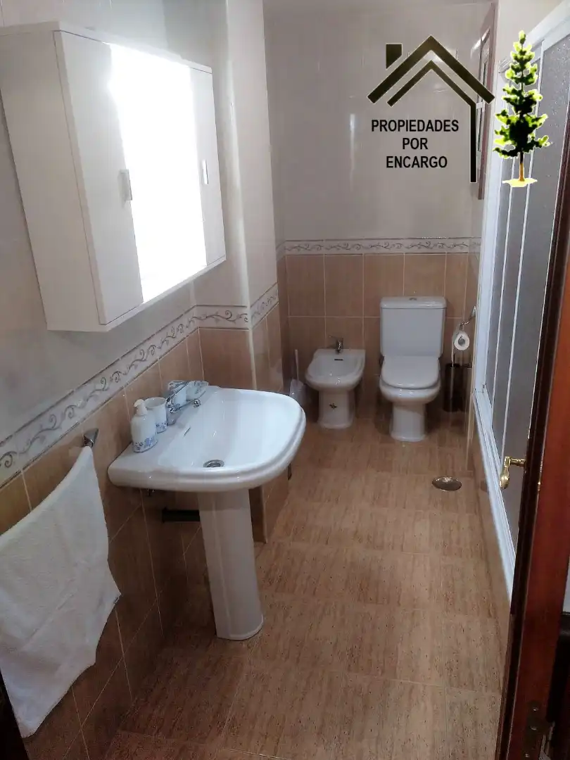 Baño de Piso en venta en Cangas  con Calefacción y Trastero