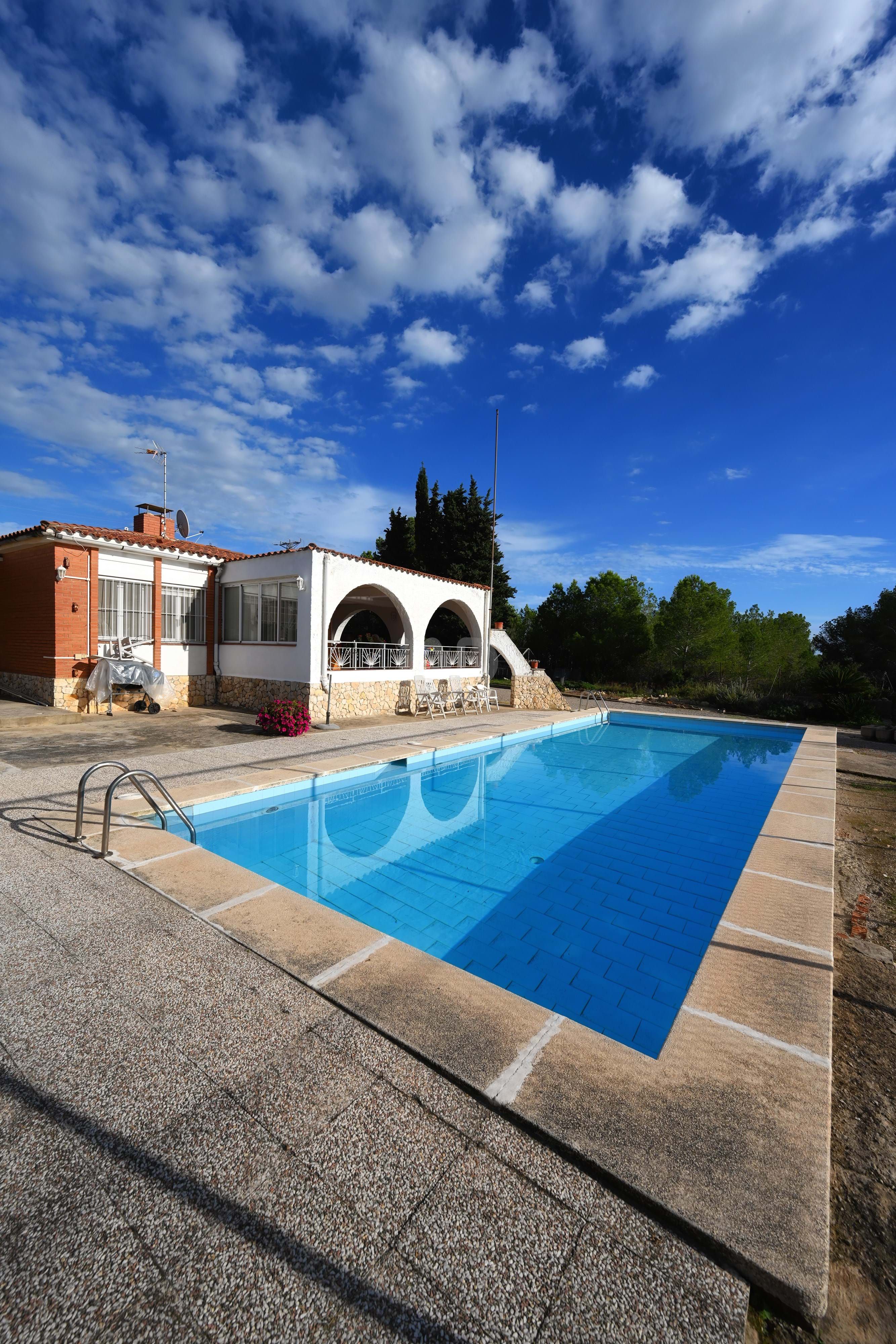 Swimming pool of House or chalet for sale in Vilanova i la Geltrú  with Heating, Terrace and Swimming Pool