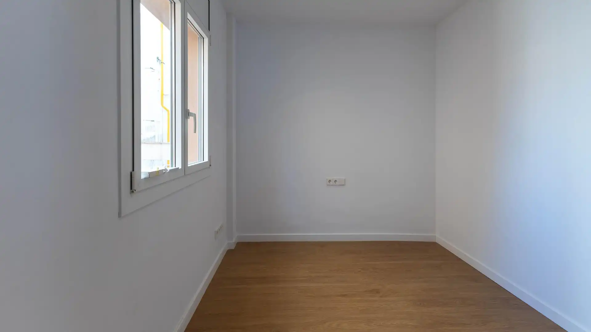 Schlafzimmer von Wohnung zum Verkauf in Barcelona mit Klimaanlage, Heizung und Terrasse