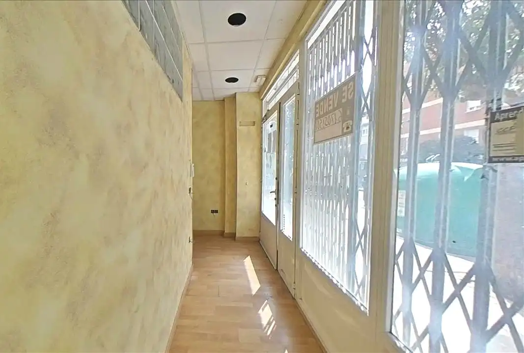 Local comercial en venda a Juan de la Cierva, imagen 2