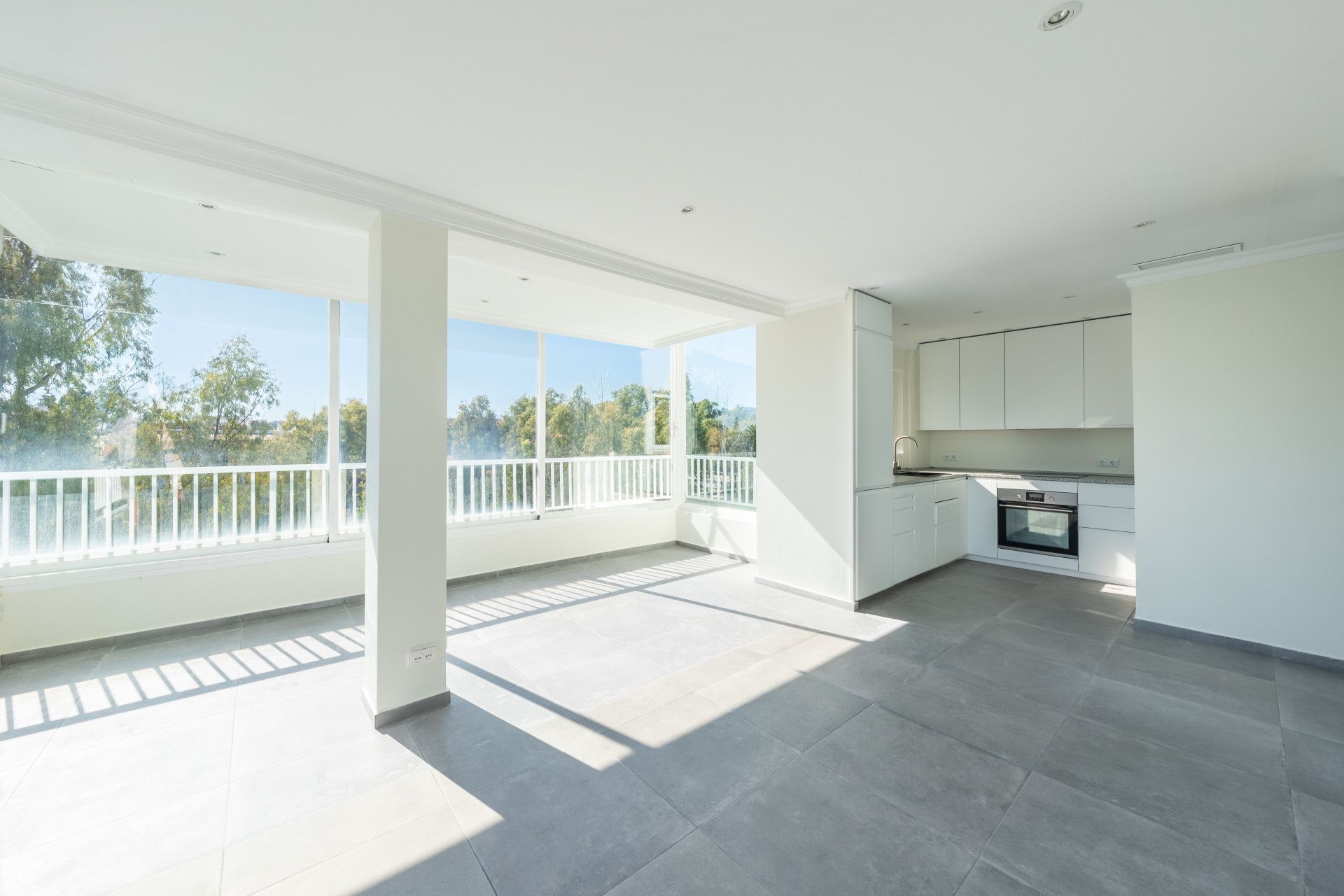 Terrassa de Apartament en venda en Marbella amb Aire condicionat, Piscina i Piscina comunitària