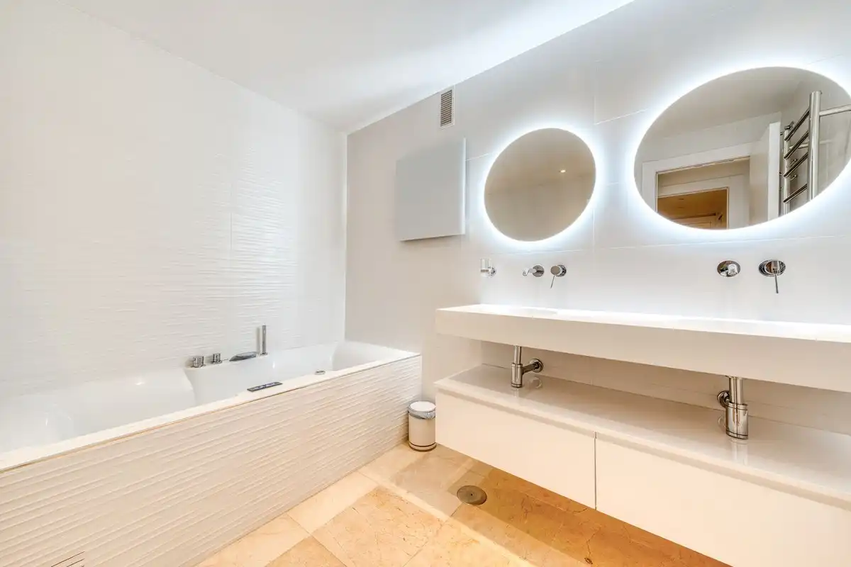 Bathroom of Apartments for sale in Benahavís  with Air Conditioner, Terrace and Storage room