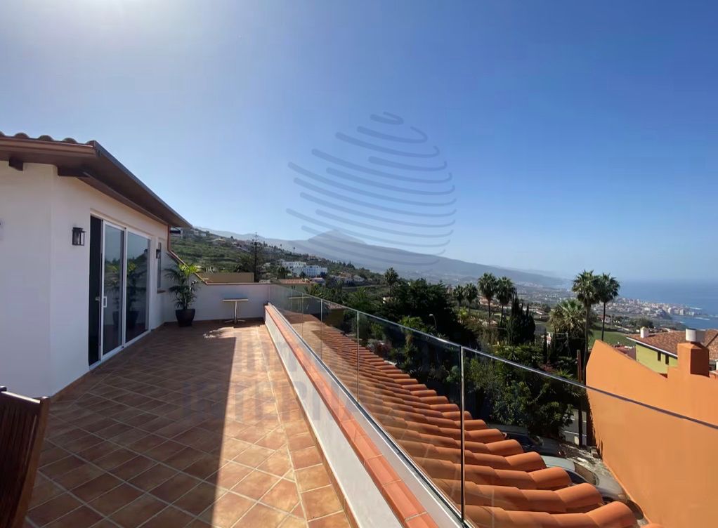 Vista exterior de Casa o xalet en venda en Santa Úrsula amb Terrassa i Moblat