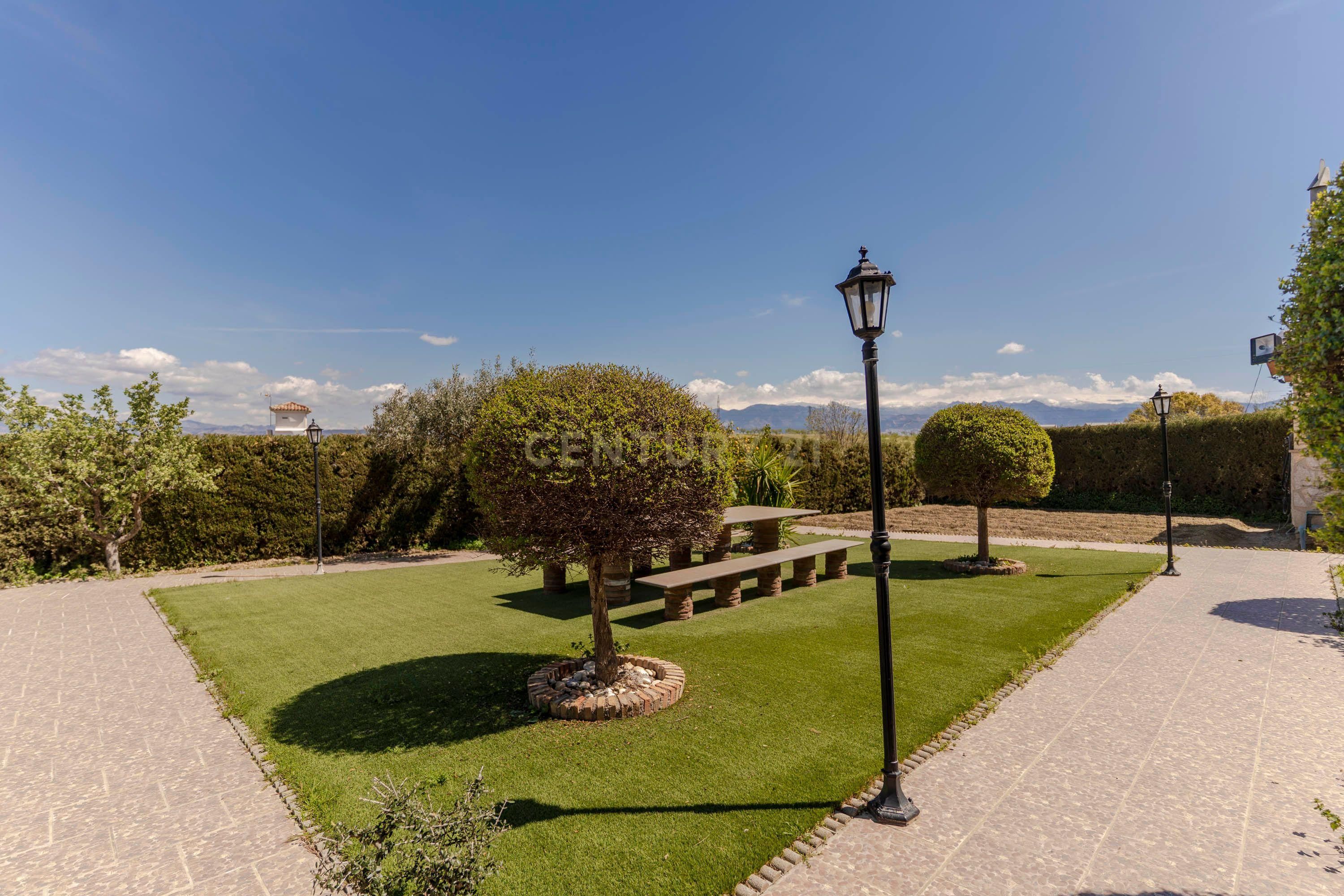 Jardí de Casa o xalet en venda en Las Gabias amb Jardí privat, Traster i Piscina