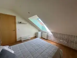 Habitación de Apartamento en venta en León Capital  con Calefacción, Parquet y Trastero