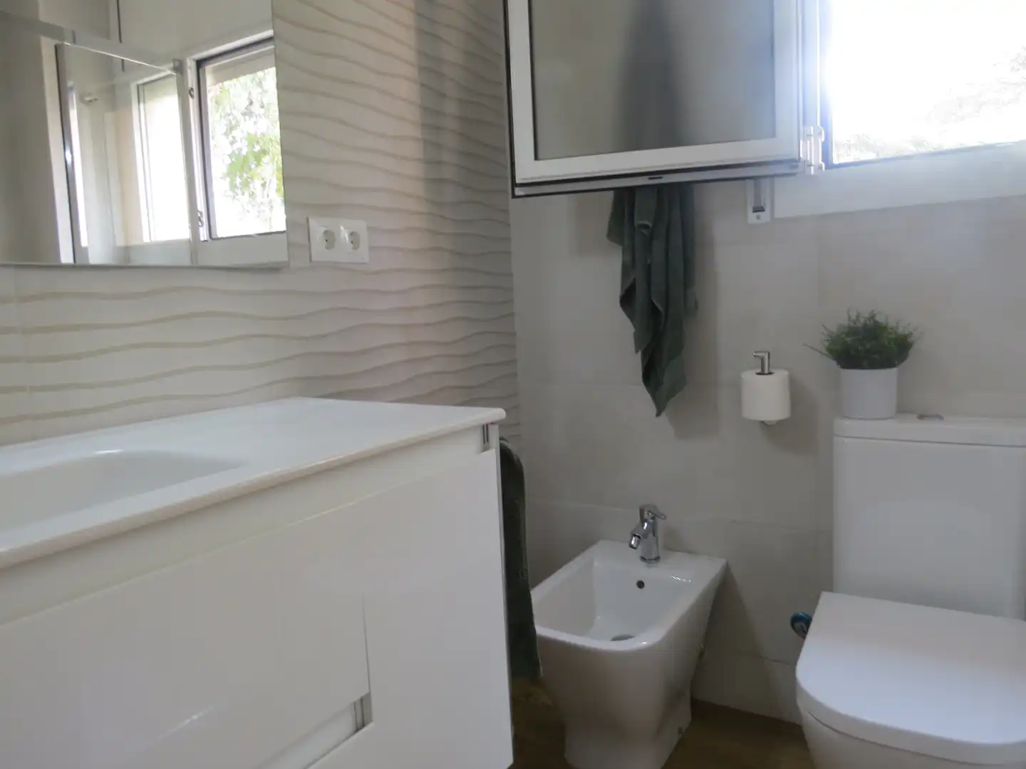 Badezimmer von Wohnung zur Miete in Sant Andreu de Llavaneres mit Klimaanlage, Heizung und Parkett