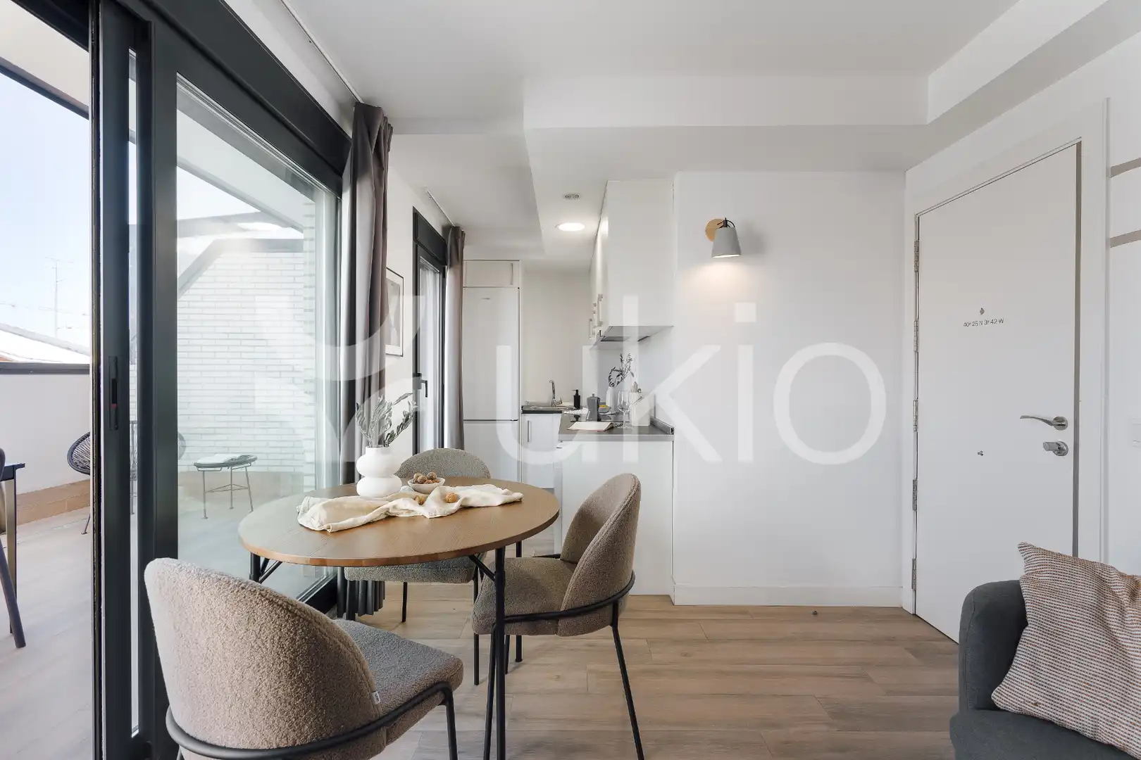 Cuina de Apartament de lloguer en Madrid amb Calefacció, Terrassa i Moblat