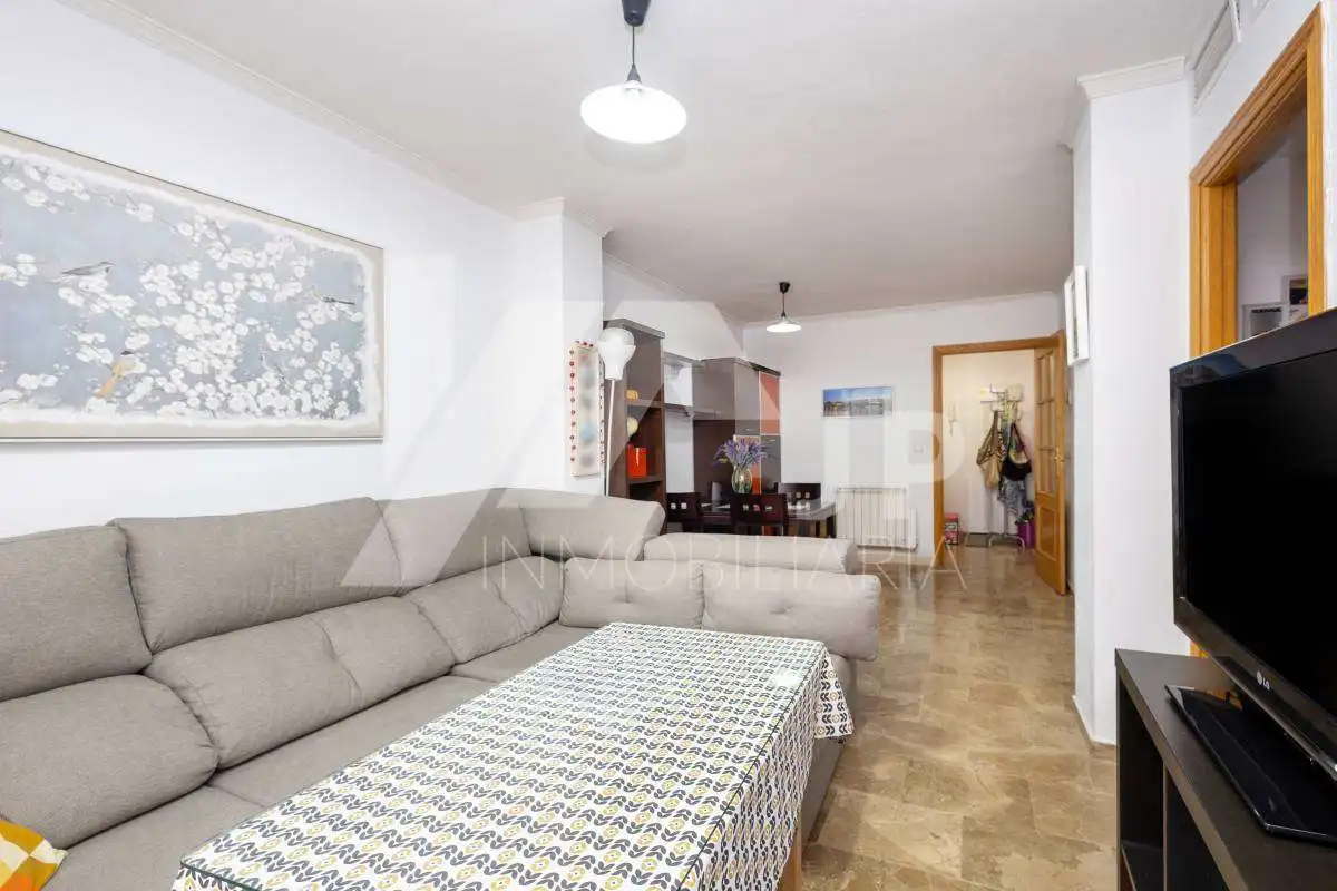 Piso con piscina en venta en Calle Cádiar 10, imagen 3