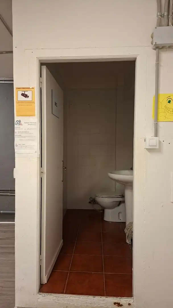 Bathroom of Office for rent in Bilbao 