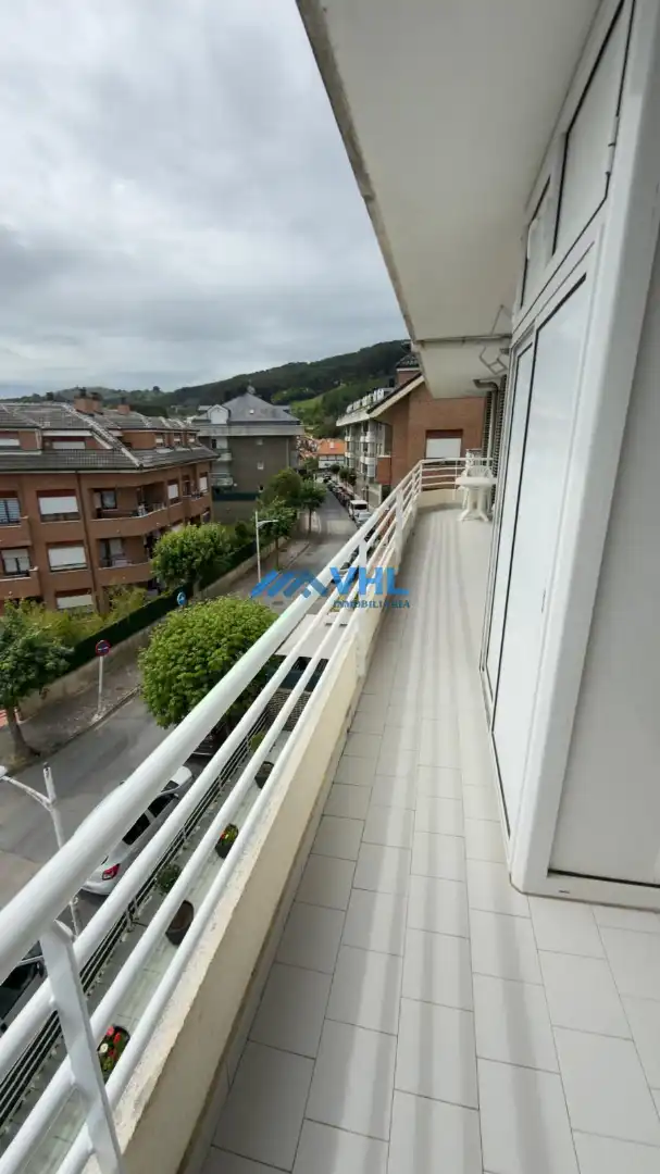 Terraza de Piso de alquiler en Castro-Urdiales con Calefacción, Terraza y Amueblado