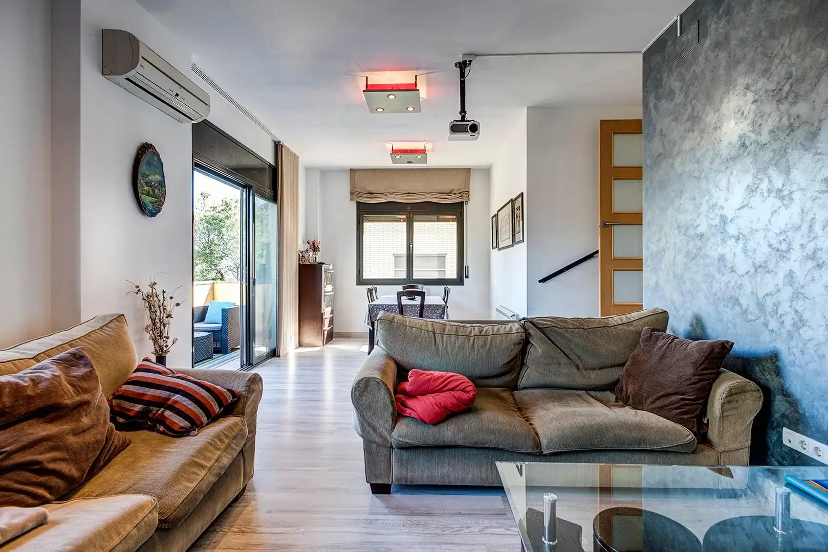 Sala de estar de Casa o chalet en venta en La Pobla de Claramunt con Aire acondicionado, Calefacción y Jardín privado