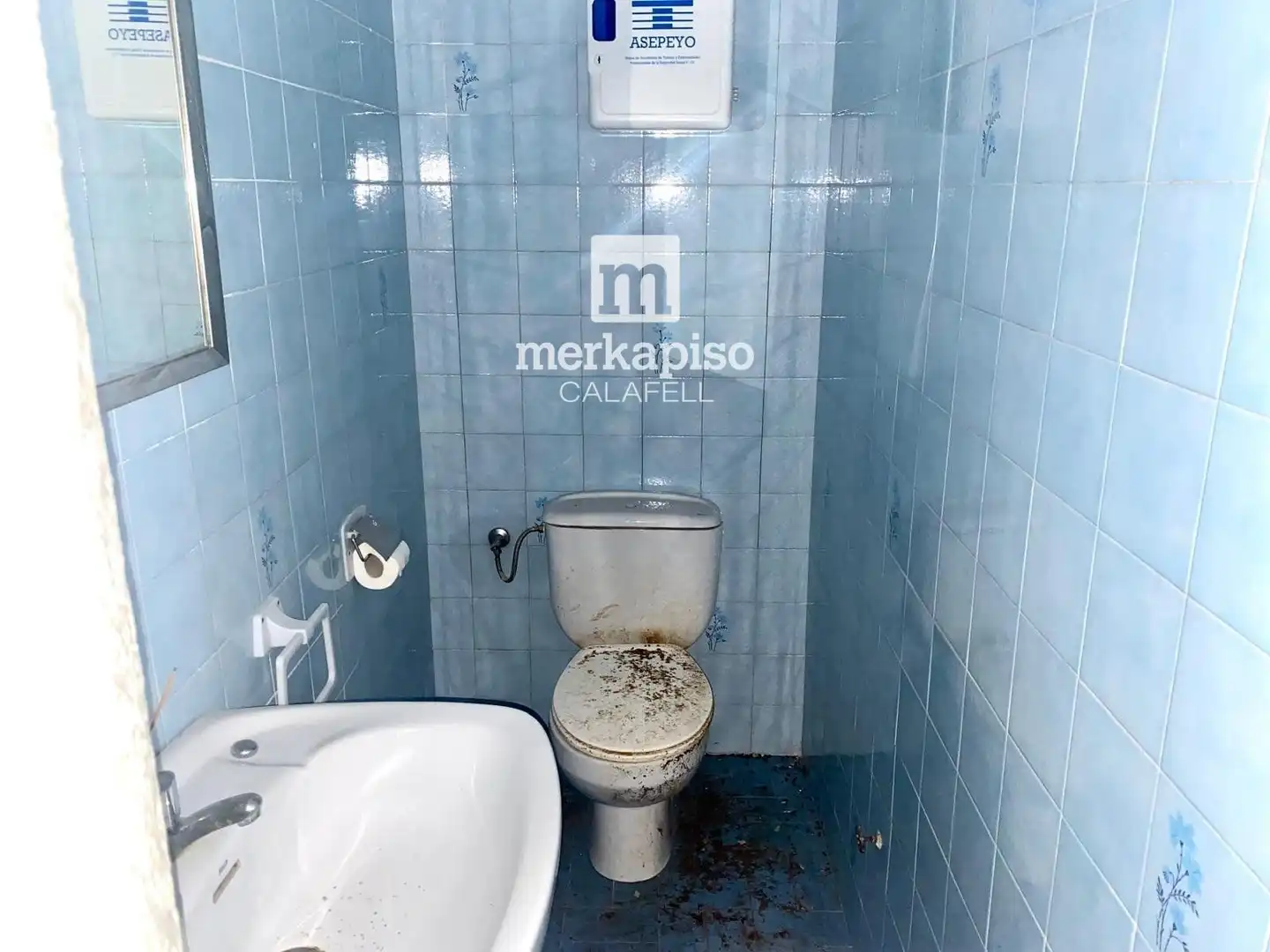 Badezimmer von Fabrikhallen zum Verkauf in El Vendrell