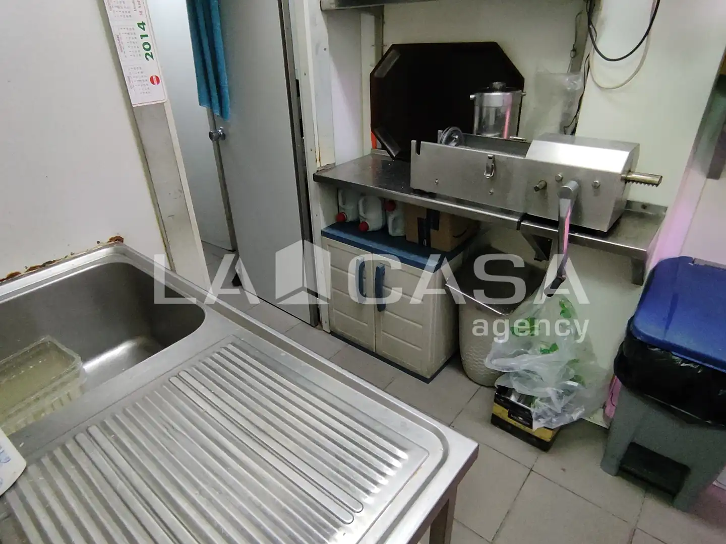 Cocina de Local en venta en Santa Coloma de Gramenet