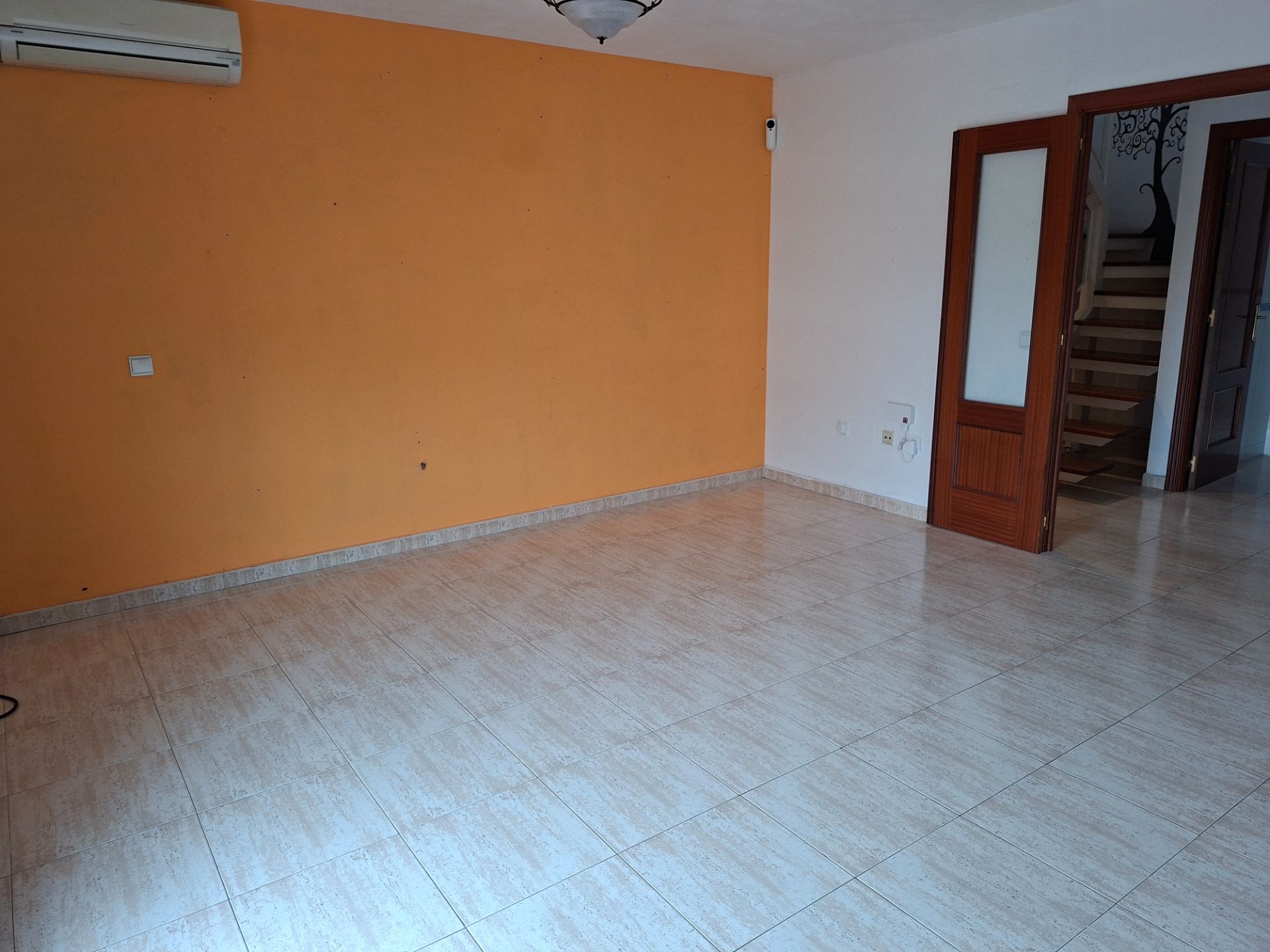Duplex for sale in Pinto  with Air Conditioner, Heating and Storage room