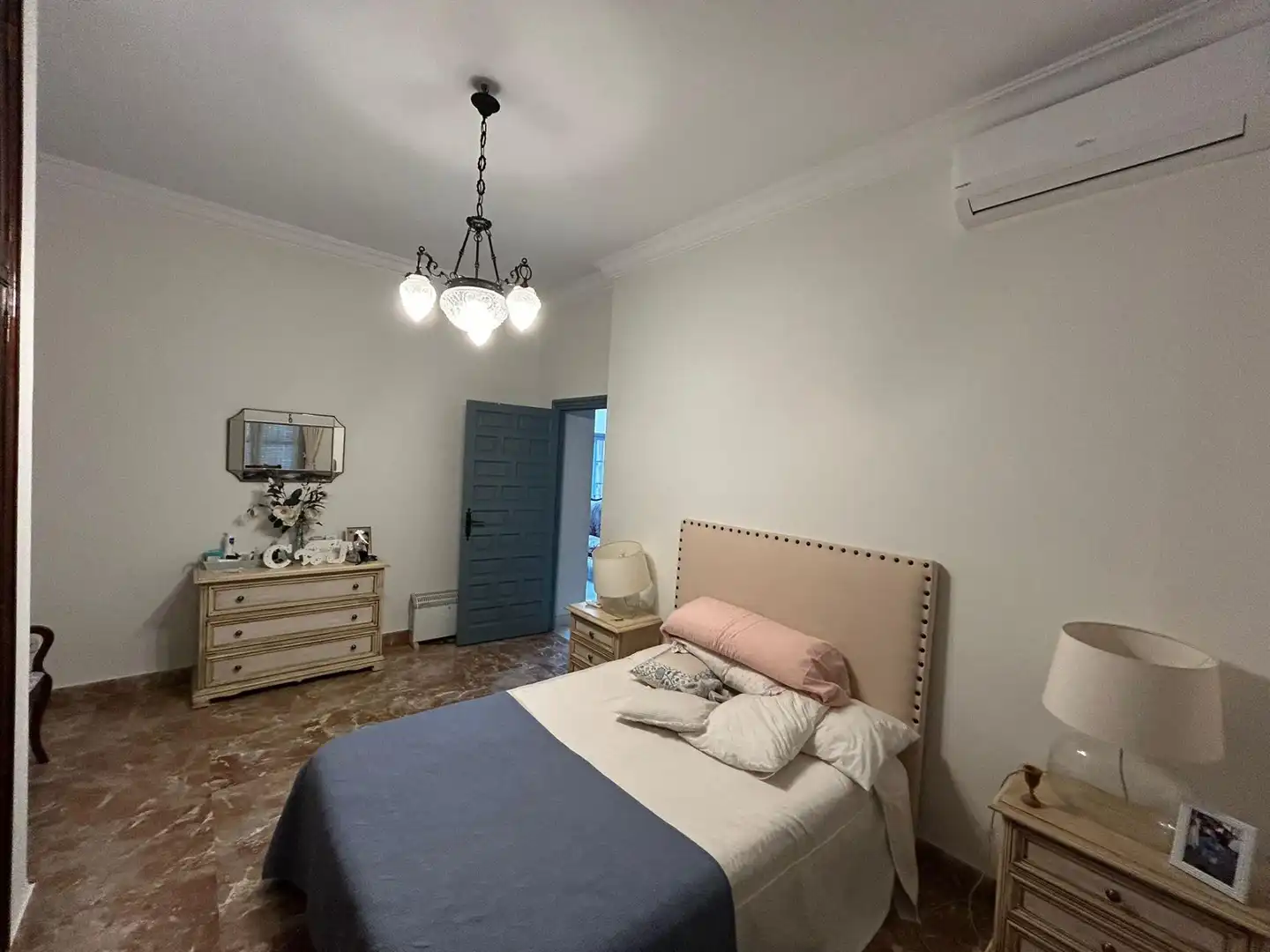 Casa adosada en venta en Carmona