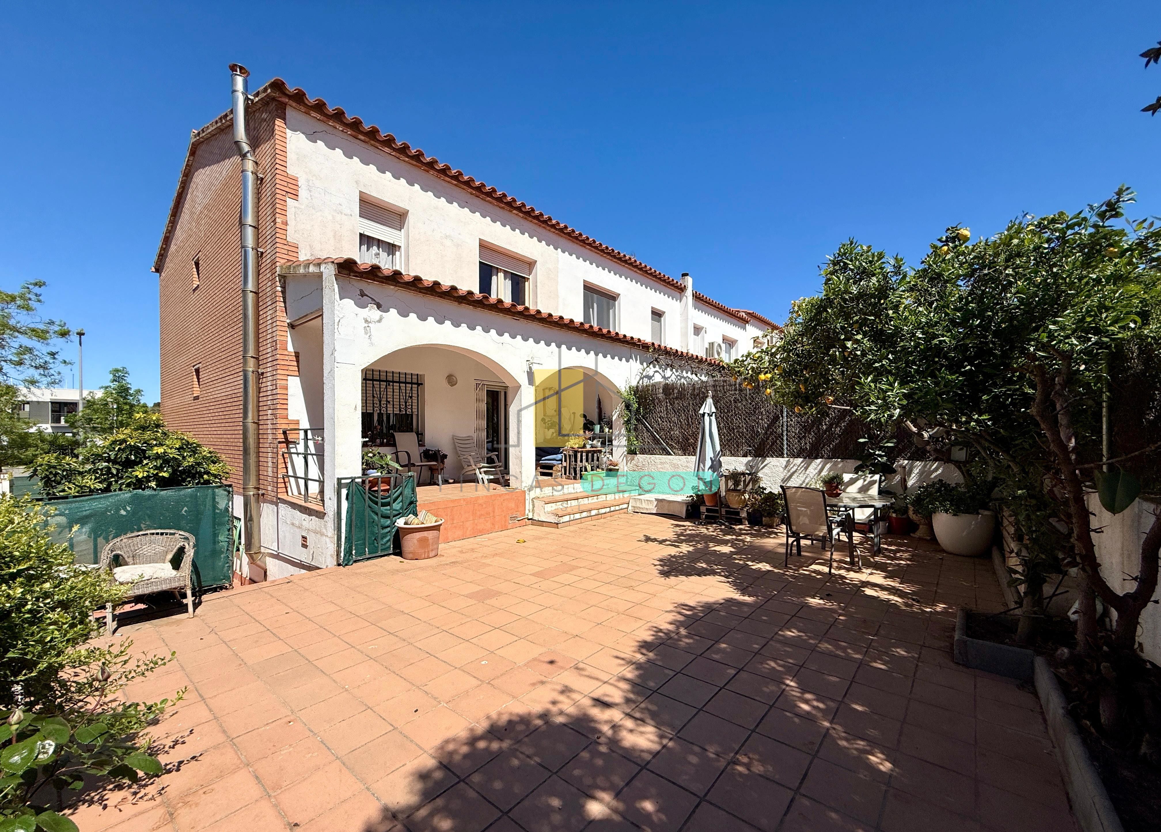 Exterior view of Single-family semi-detached for sale in Roses  with Heating, Furnished and Microwave