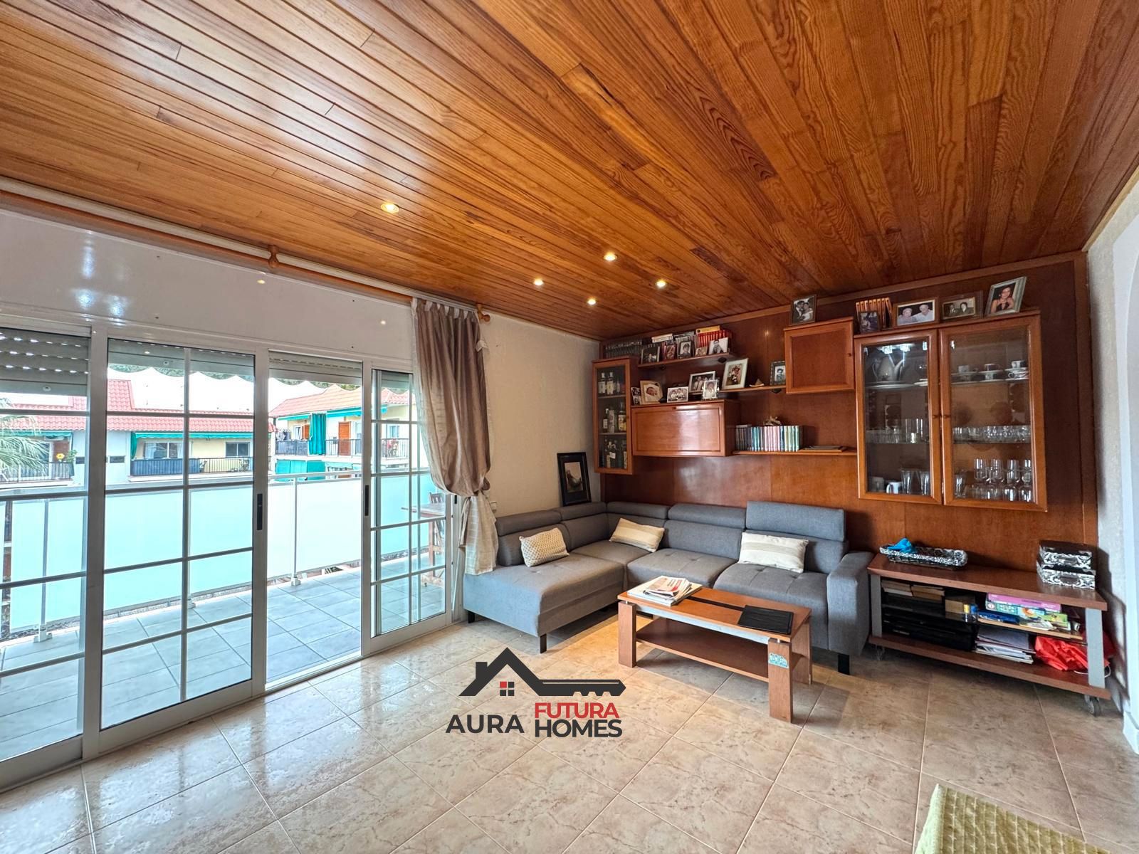 Living room of Attic for sale in Castelldefels  with Parquet flooring, Storage room and Oven