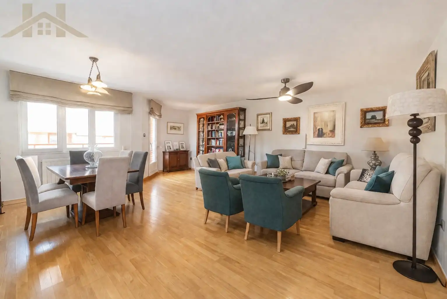 Living room of Houses for sale in Arganda del Rey  with Air Conditioner and Private garden