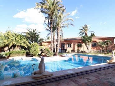 Villa avec piscine à vendre à Calle Huelma
