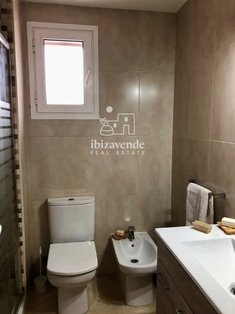 Baño de Piso de alquiler en Eivissa con Terraza y Amueblado